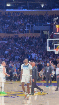 罚单+1!官方:华子被驱逐后未及时离场并将球扔向观众席 罚3.5万