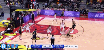 有进步!媒体人:徐昕以前没有方向感 年轻球员不能只努力不思考